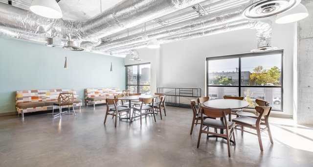 Rent office 5 West Mendenhall Street_1-1