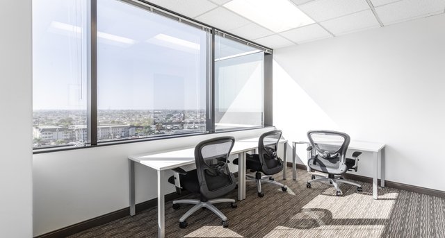 Sewa pejabat 6 Centerpointe Drive_7-1