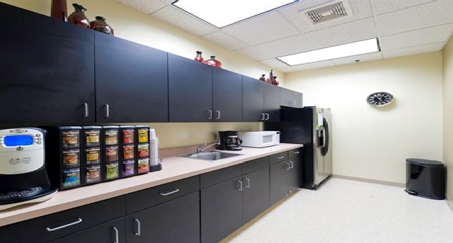 Affitto uffici 7800 Airport Center Dr., Suite 401_4-1