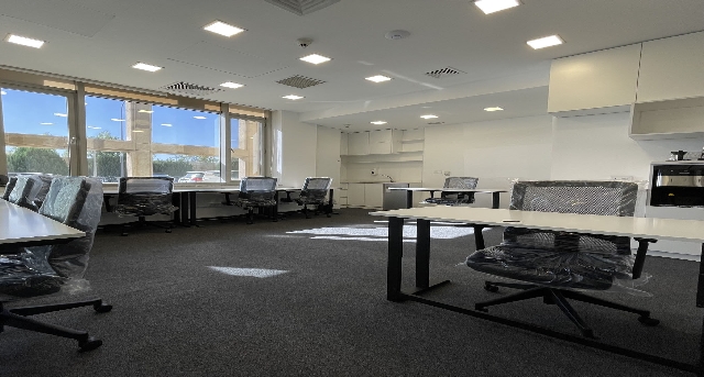 مكتب للايجارAl-Sha'b Street, V Business Center ( Vbc )- King Hussein Business Park _1-1