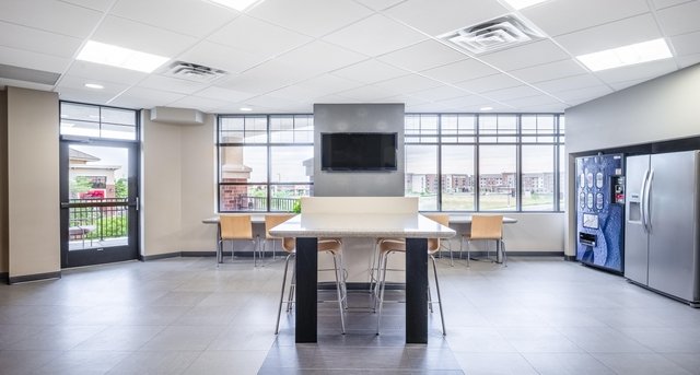 Rent office Arbor Lakes_4-1