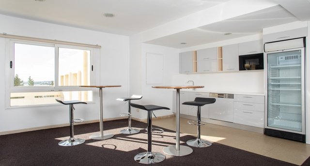 Rent office Berges du Lac 1_4-1