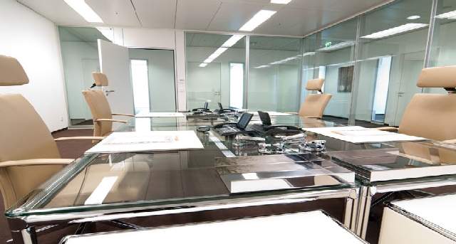 Taunusanlage metro — offices nearby