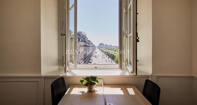 Bureaux privatifs et espaces de coworking à louer à 75008 Paris-11