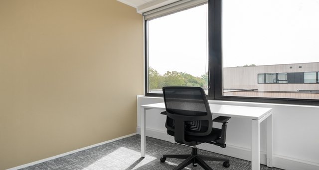 Sewa kantor Chateau Rouge Building_5-1