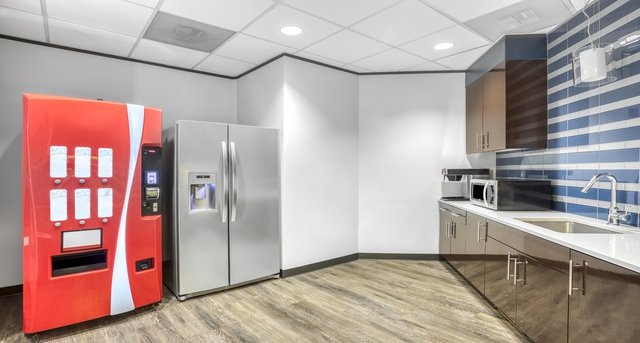 Rent office Commerce Plaza_4-1