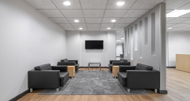 Rent office Corporate Woods Center_1-1