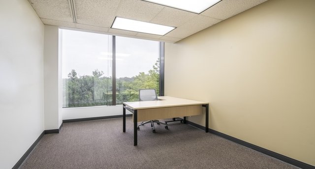 Rent office Corporate Woods Center_6-1