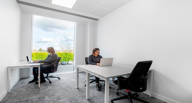 Sewa pejabat Croxley Business Park 2_3-1