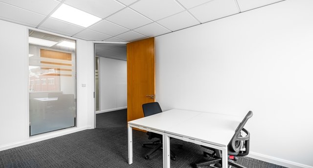 Pronájem kanceláře Exeter Business Park_3-1