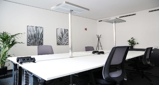 Ost metro — offices nearby