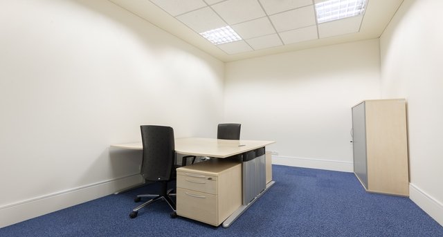 Rent office Kingdom Centre_4-1