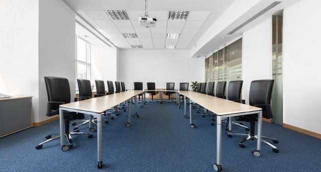 Rent office Kingdom Centre_7-1