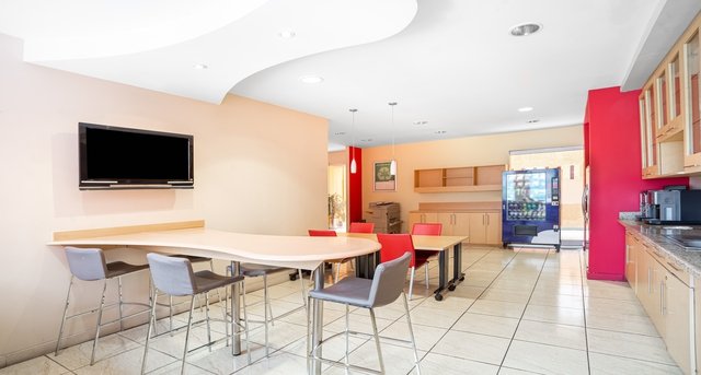 Rent office Plaza Roble Las Terrazas_4-1