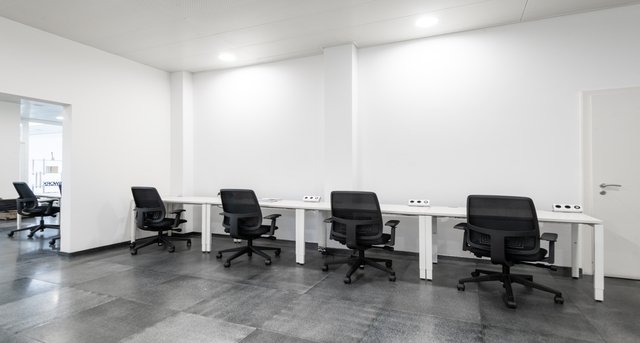 Sewa kantor Riva Paradiso 10-12_2-1