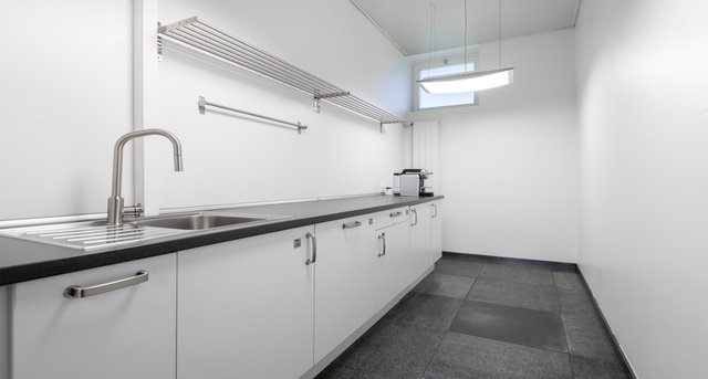 Sewa kantor Riva Paradiso 10-12_4-1