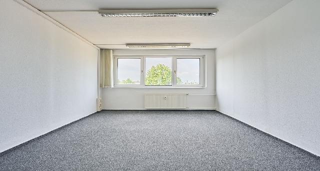 Röntgenstraße 7-9, Röntgenstraße 7-9, Röntgenstraße 7-9 — office space for rent, photo 1
