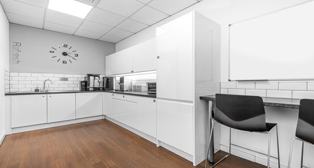 St Mary's Court, The Broadway, Amersham, Buckinghamshire HP7 0UT — office space for rent, photo 3