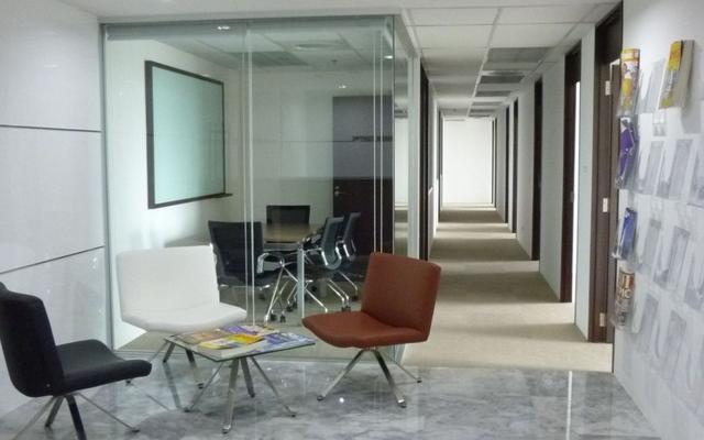 Sukhumvit Soi 23, Sukhumvit Road-1-1