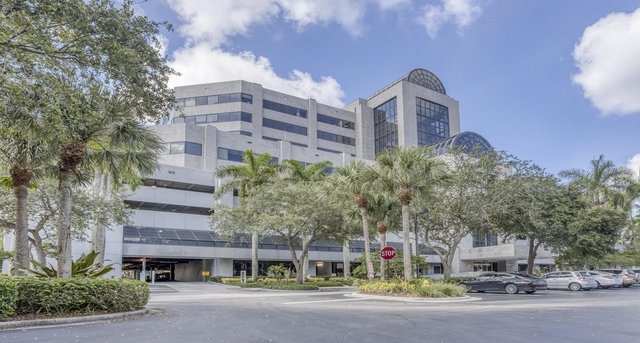 Rent office The Gardens Financial Center_8-1
