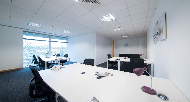 Sewa pejabat Venture House, Downshire Way, Arlington Square, Berkshire_2-1