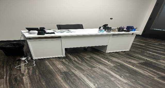 مكتب للايجارWest Mockingbird Lane 1111_2-1