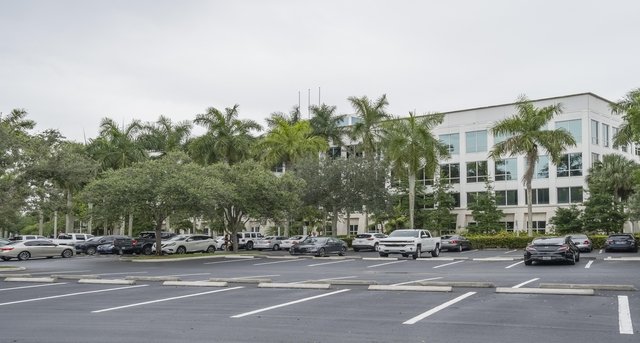 Sewa pejabat Weston Pointe II_8-1
