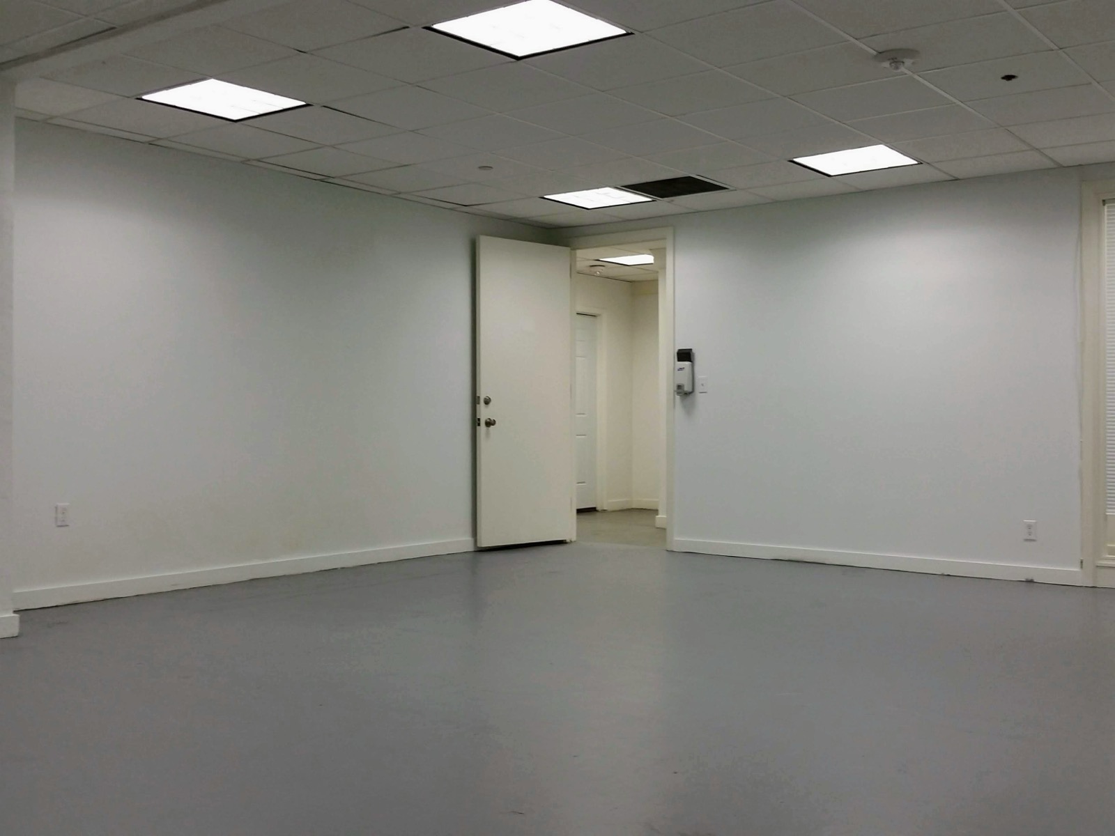 Business center 111 Northeast 1st Street Rent office 111 Northeast 1st Street — photo 2