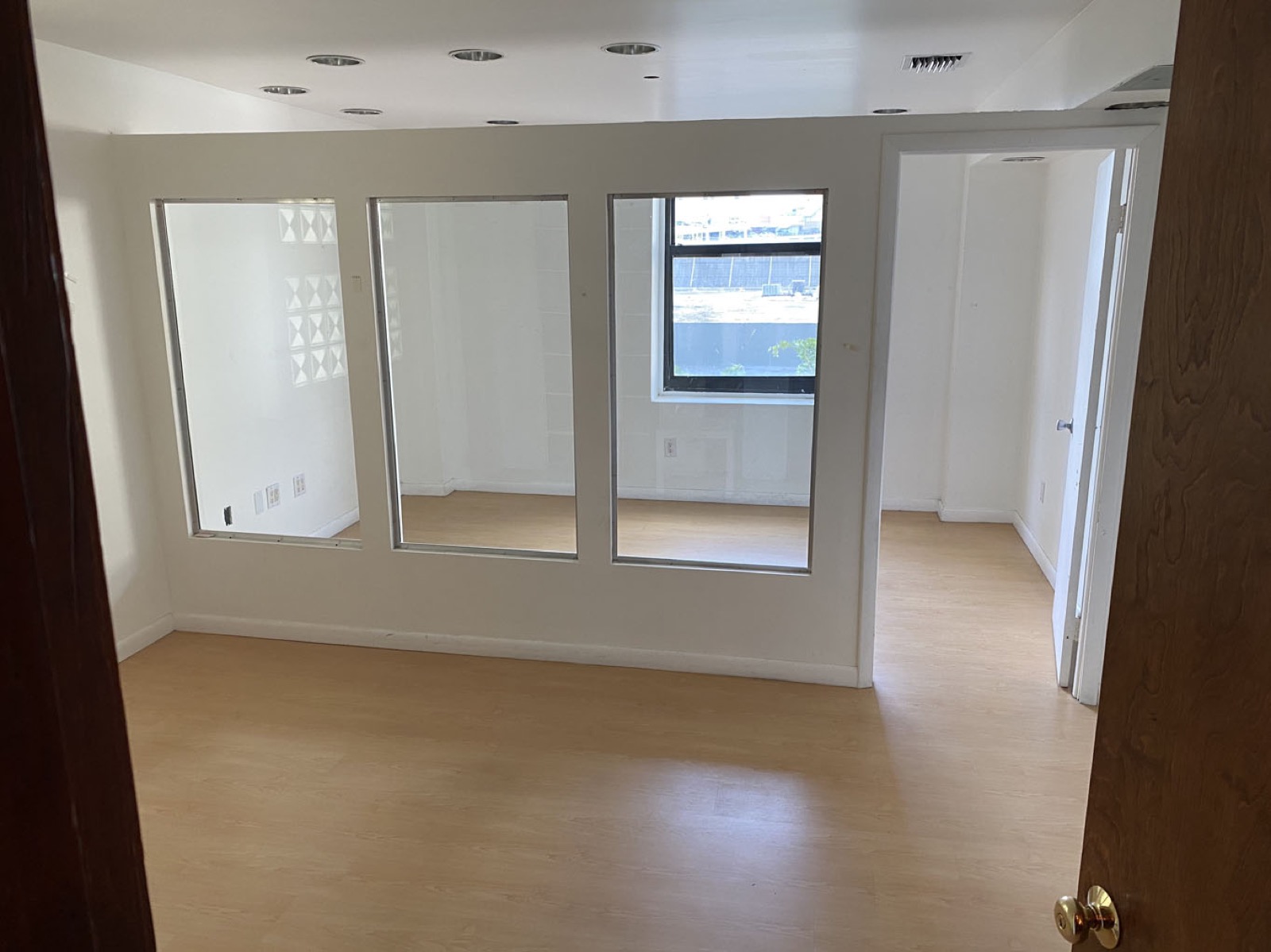 Rent office 168 SE 1st ST — photo 1