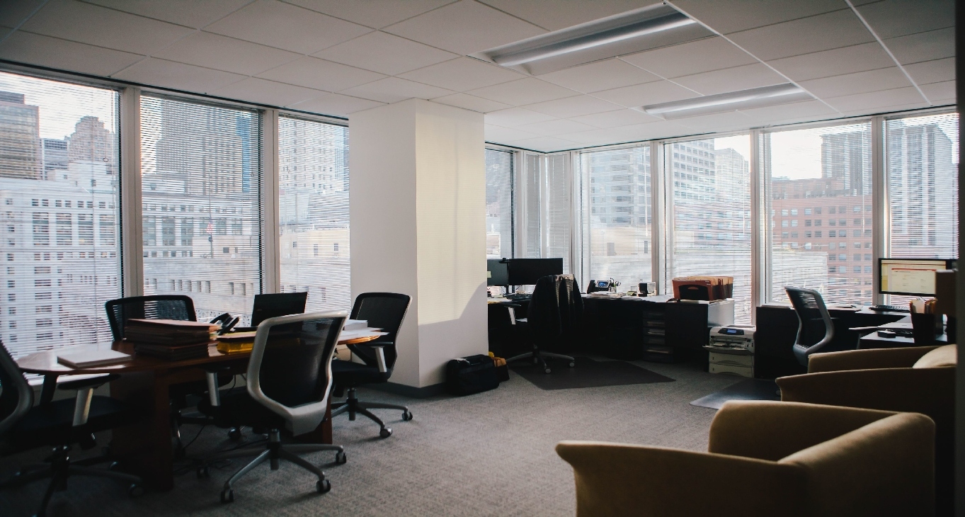 Rent office 161 North Clark St. — photo 9