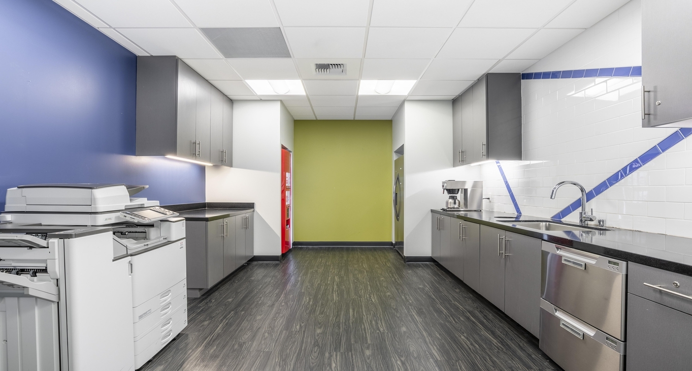 16501 Ventura Boulevard, 16501 Ventura Boulevard, Encino, CA 91436 — office space for rent, photo 4