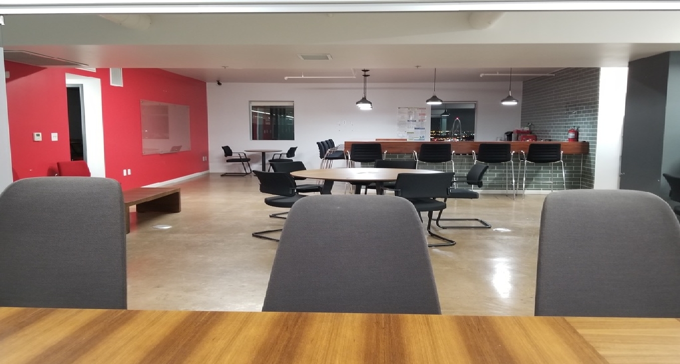 Business center 211 N. Ervay St. 211 N. Ervay St. — photo 2 of 3