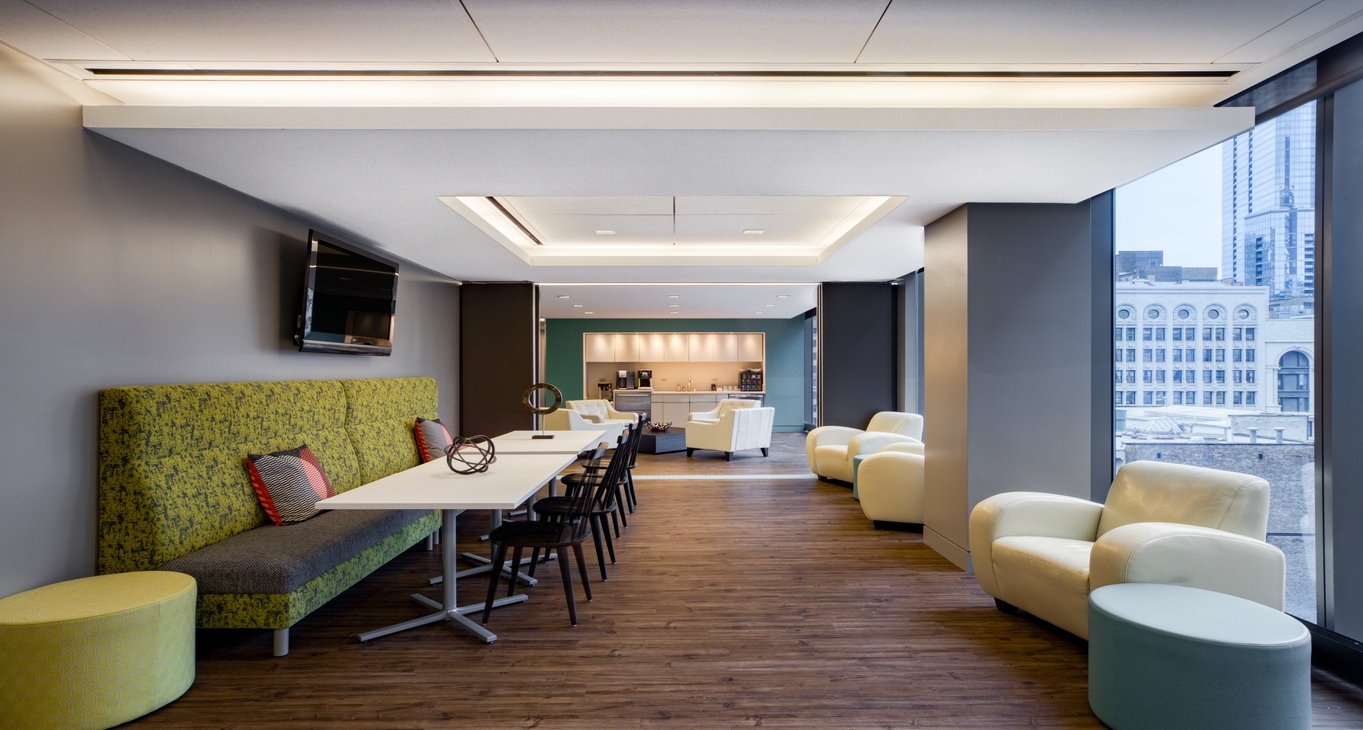 Rent office 22 West Washington — photo 1