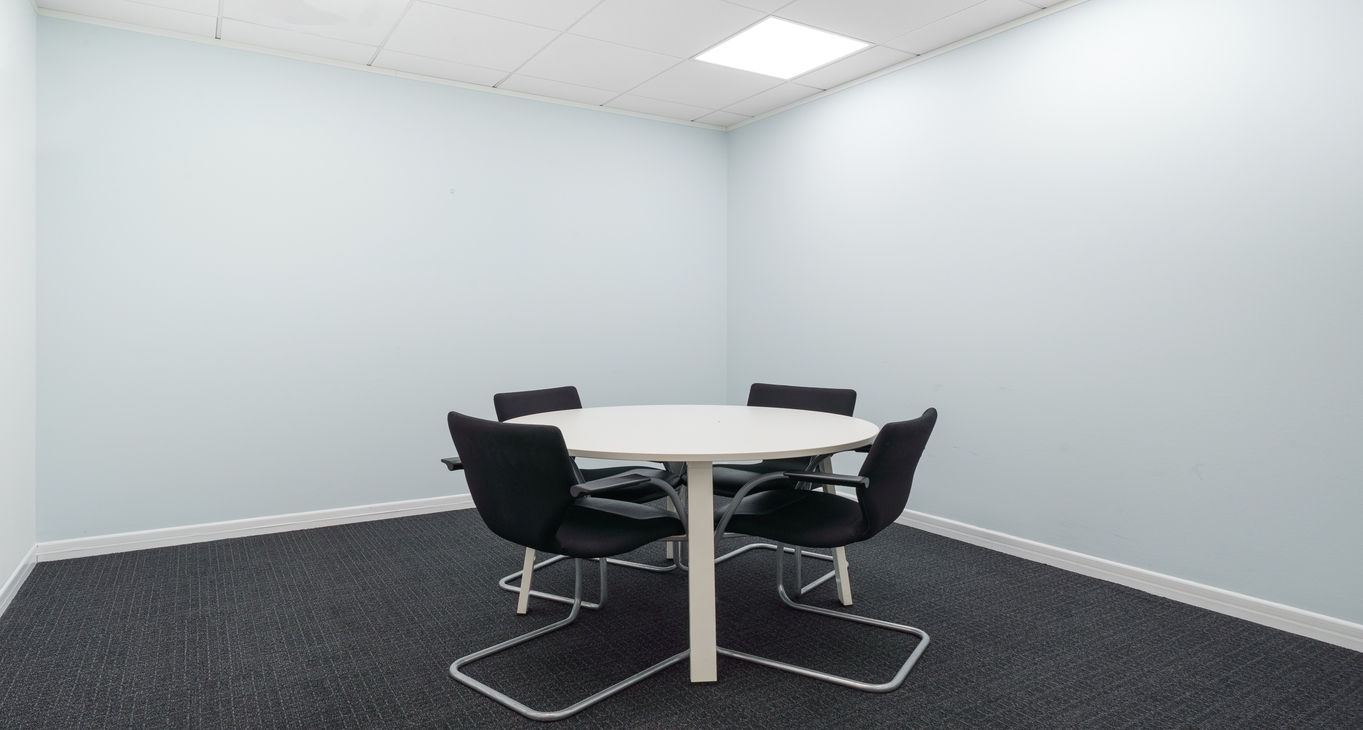 Rent office 26 Kings Hill Avenue — photo 7