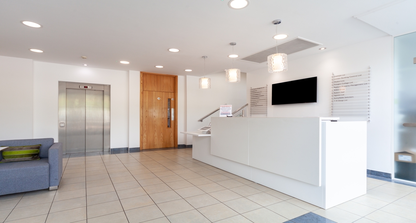 Rent office 2 Falcon Gate — photo 5