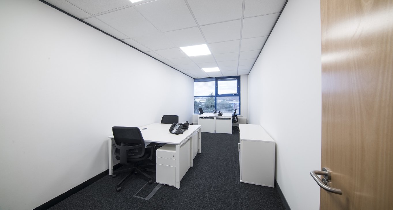 Rent office 2 Falcon Gate, Shire Park — photo 12