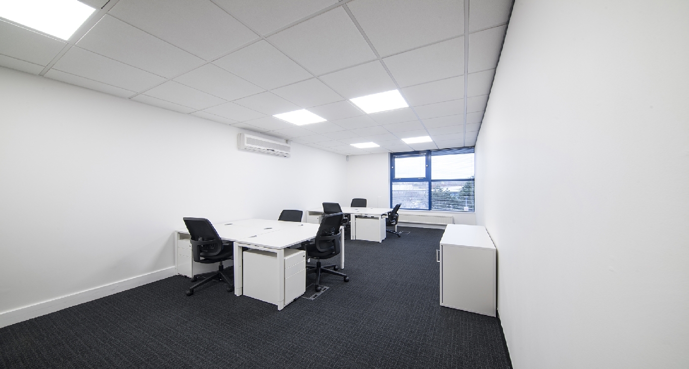 Rent office 2 Falcon Gate, Shire Park — photo 8