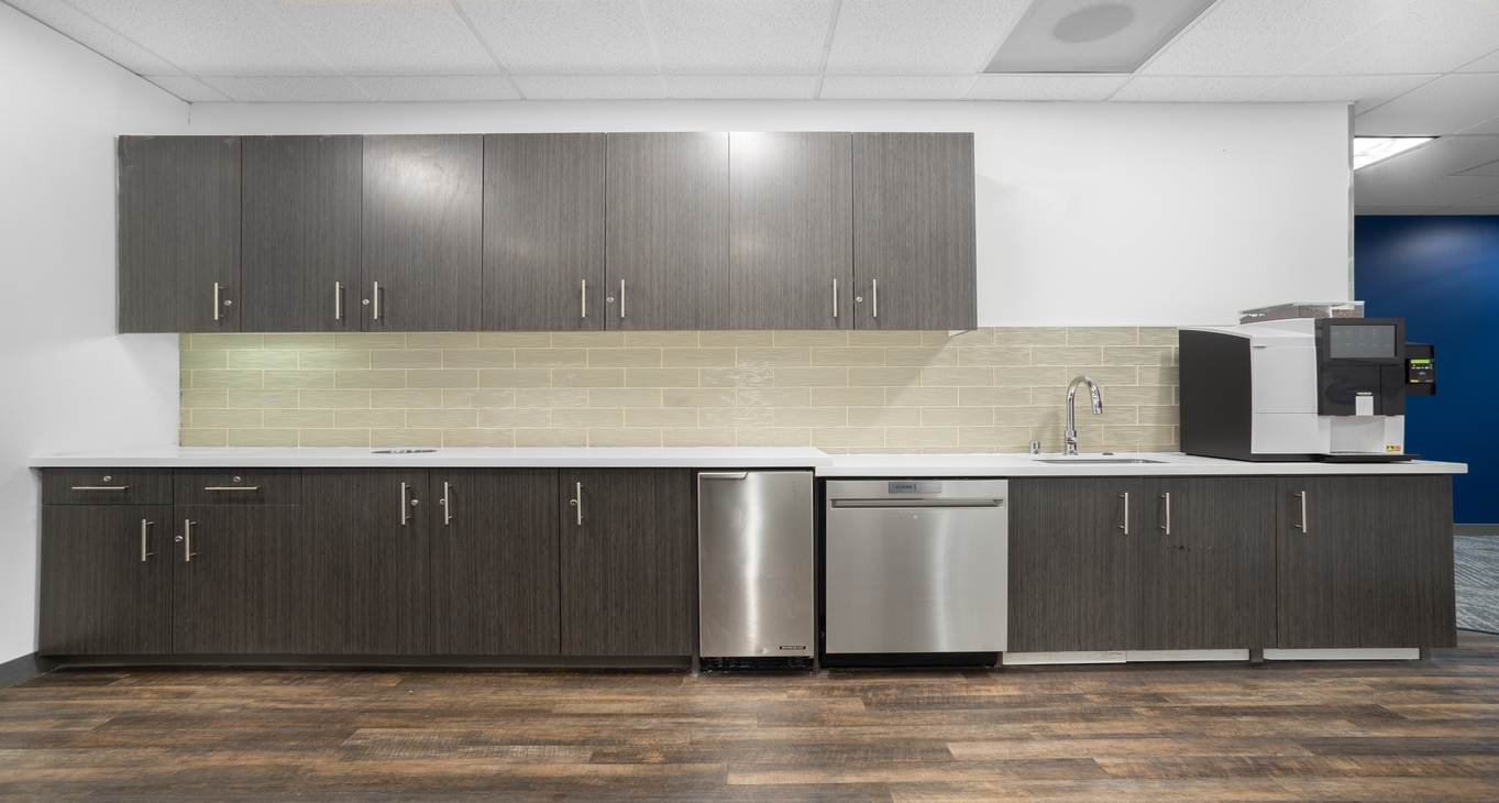 Kantoor te huur 3017 Douglas Boulevard_4-4