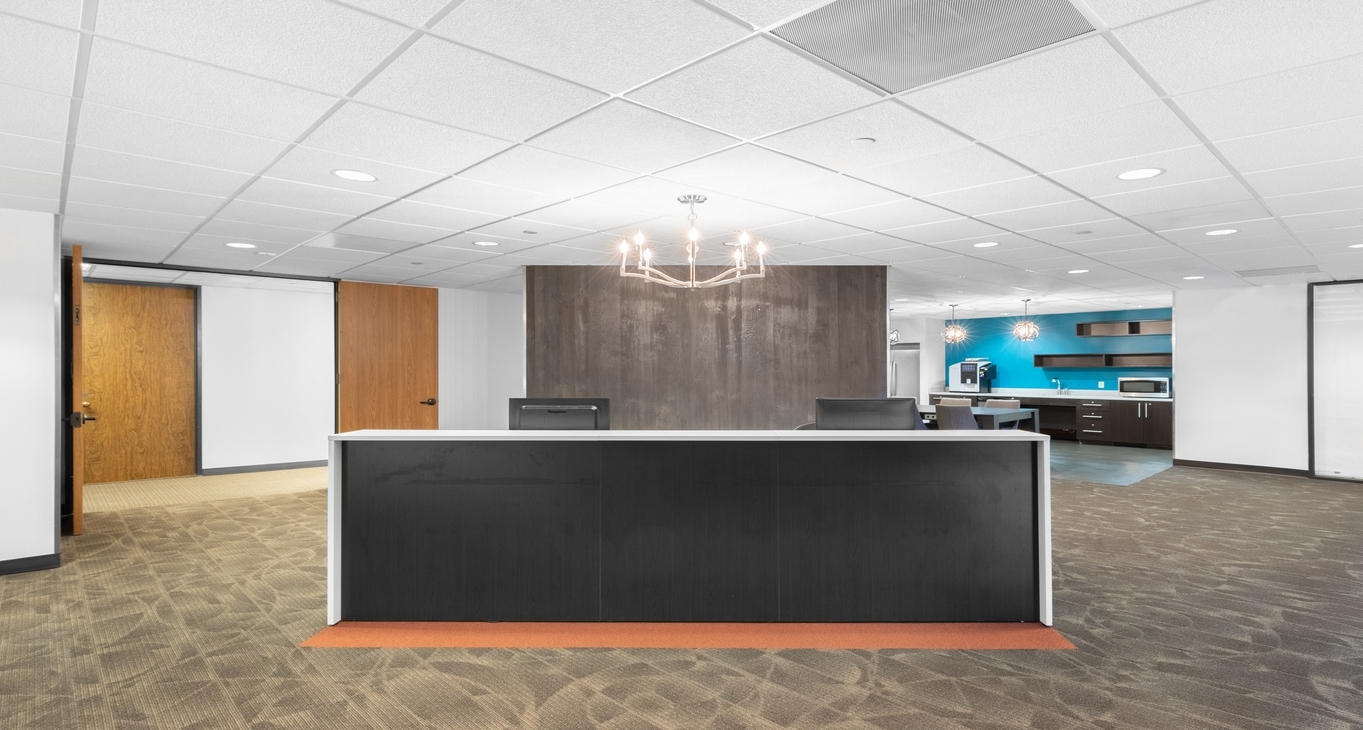 Business center 363 North Belt Rent office 363 North Belt — photo 1