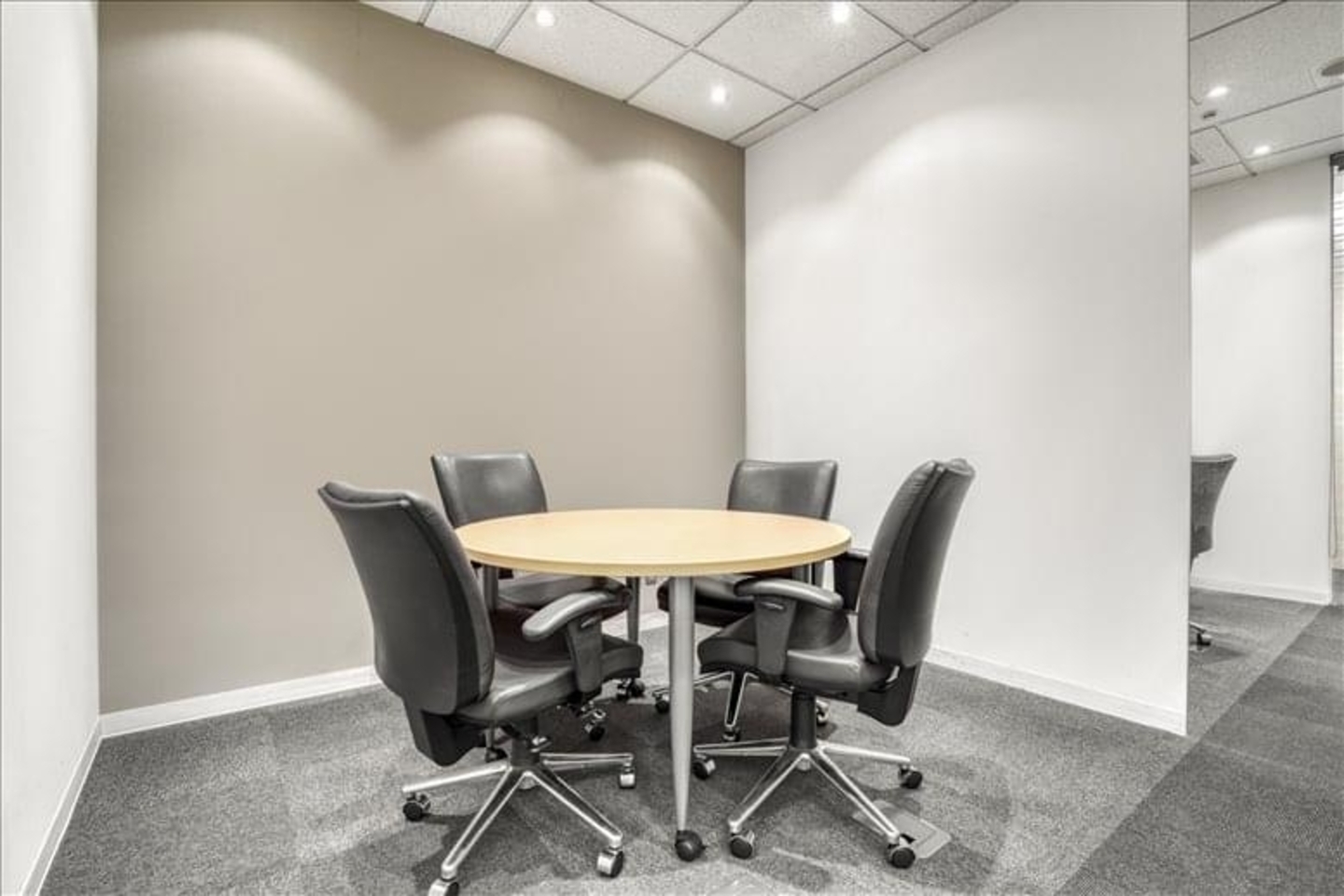 Rent office Arca Central Building — photo 2