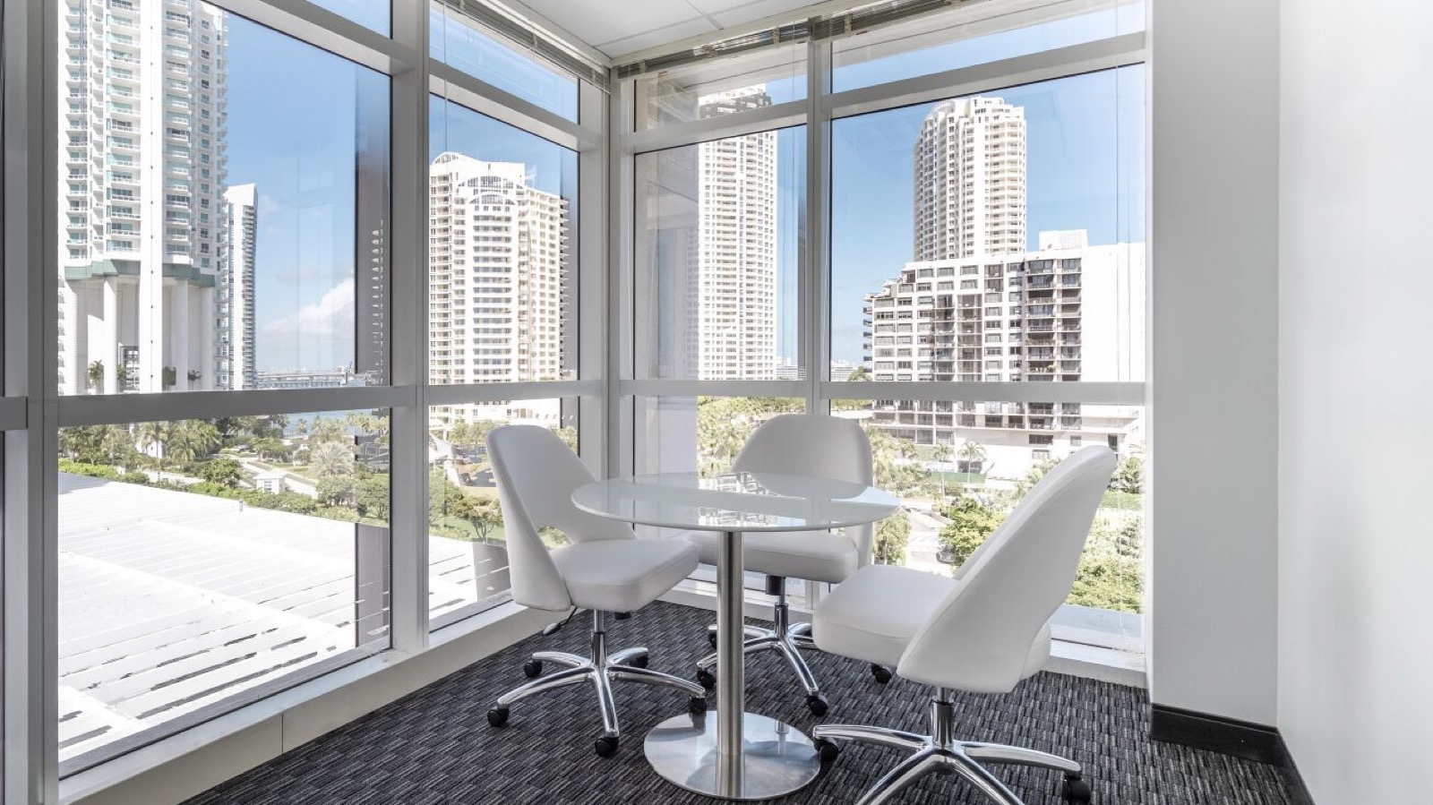 Business center 601 Brickell Key Drive, Suite 700 Rent office 601 Brickell Key Drive, Suite 700 — photo 2