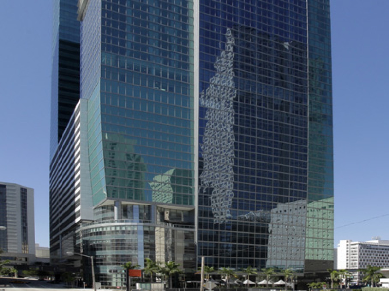 Business center 333 SE 2nd Avenue Rent office 333 SE 2nd Avenue — photo 1