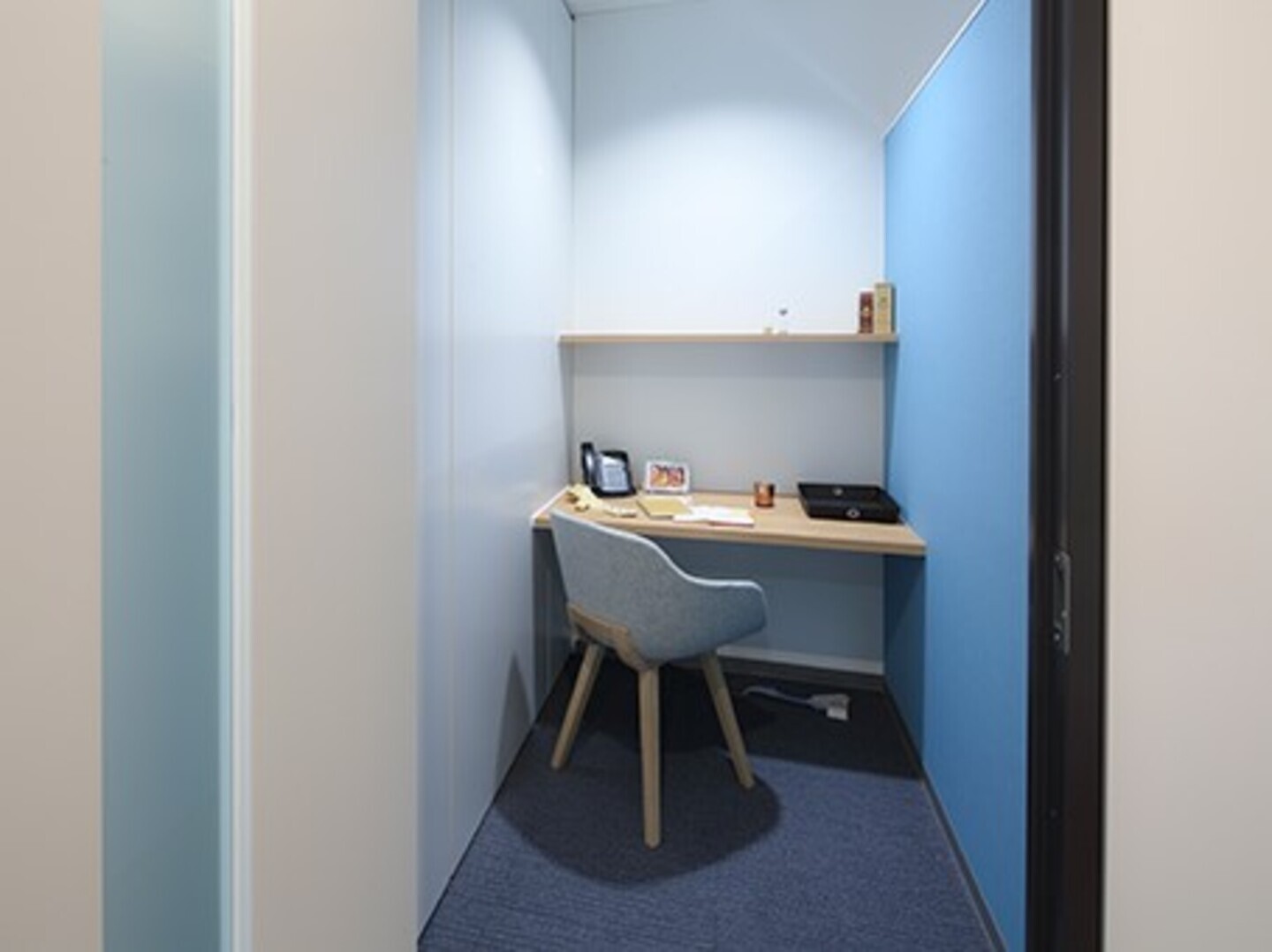 Rent office 2-16-4 Konan — photo 9