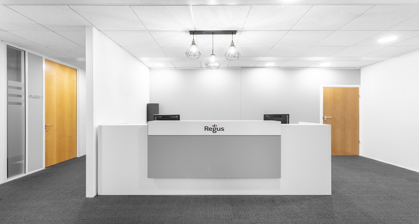 Rent office 4 Imperial Place — photo 2
