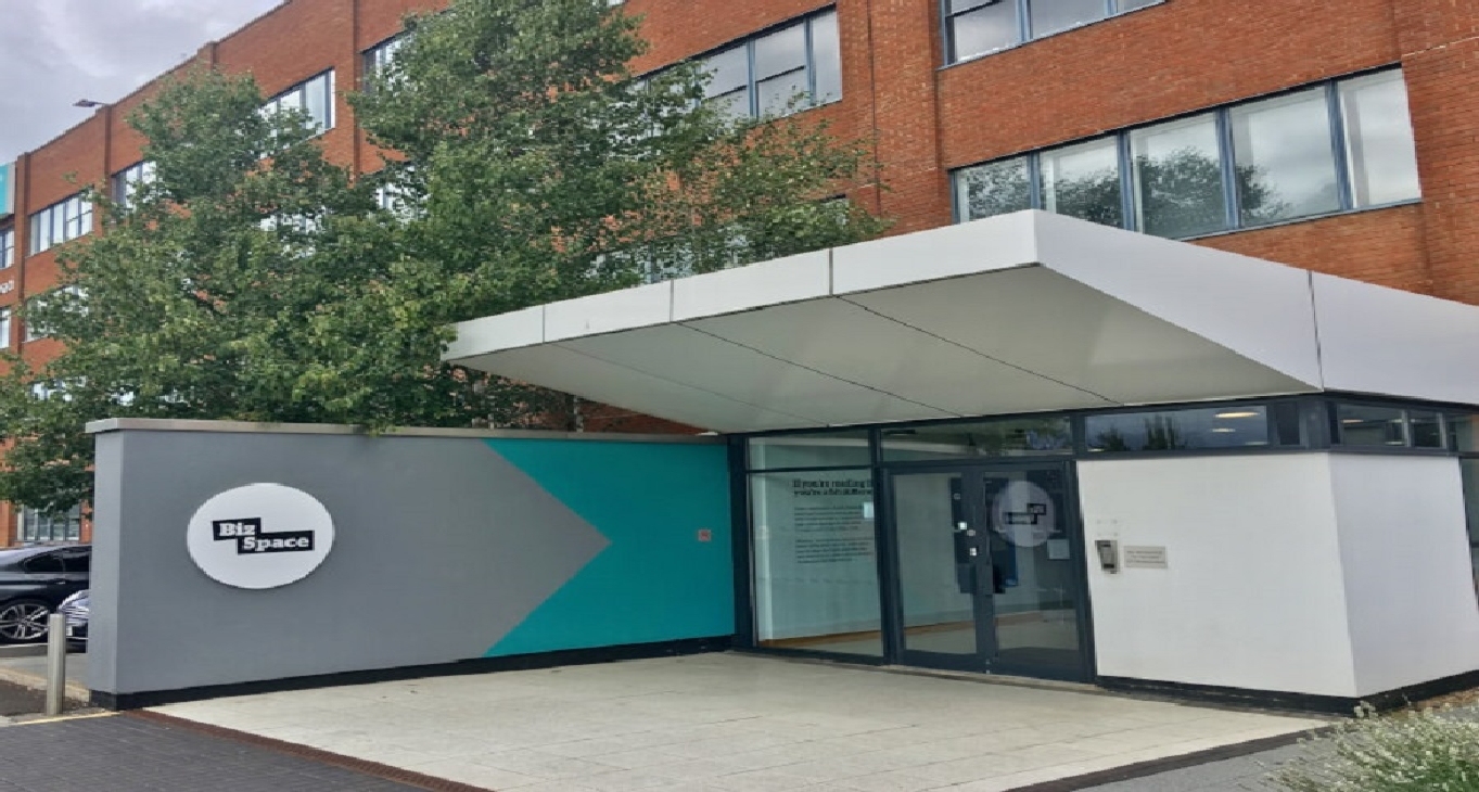 Rent office 575-599 Maxted Road — photo 4