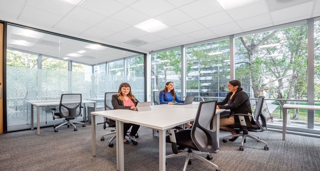 商务中心 611 Gateway Boulevard Rent office 611 Gateway Boulevard — photo 11