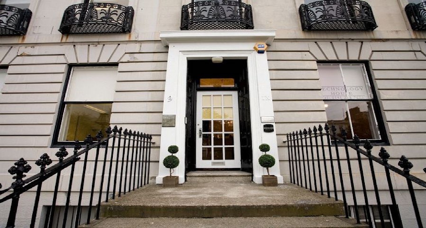Rent office 9 Newton Place — photo 1