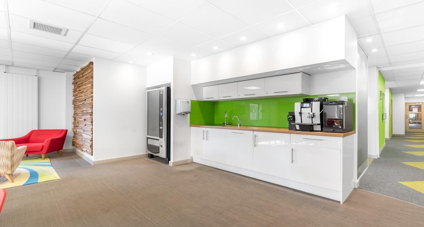 Rent office Aerodrome Road — photo 5