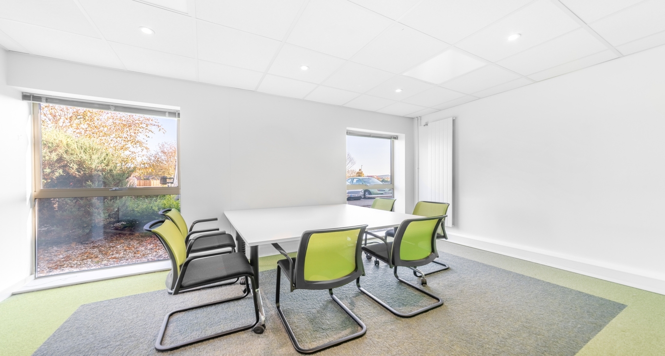 Rent office Aerodrome Road — photo 6