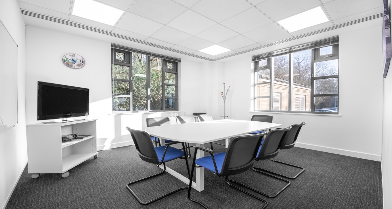 Rent office Ancells Business Park — photo 1